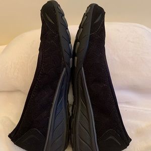 Skechers memory foam fashion slip on athletic shoes